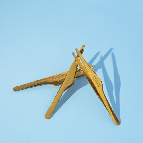 Lendi Пінцет для брів скошений чорний