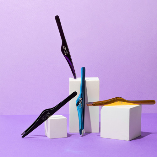 Lendi Пінцет для брів скошений чорний